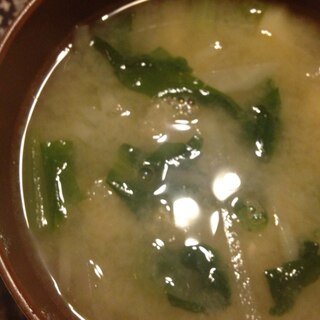 小松菜と大根とじゃがいもと油揚げの味噌汁。